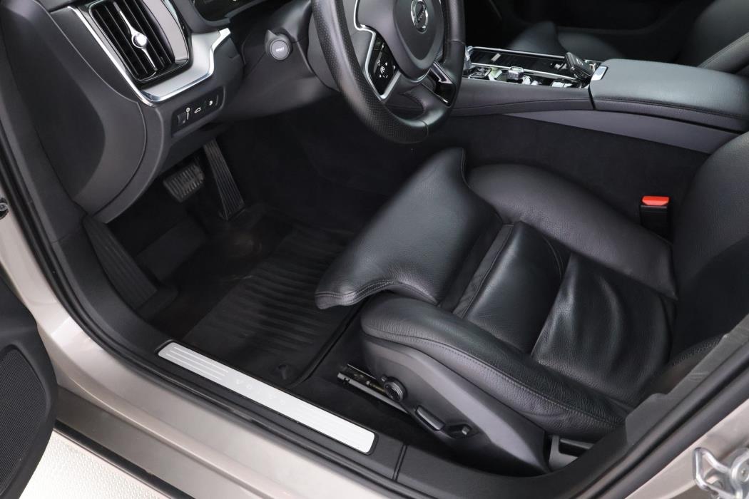 VOLVO V60 2019