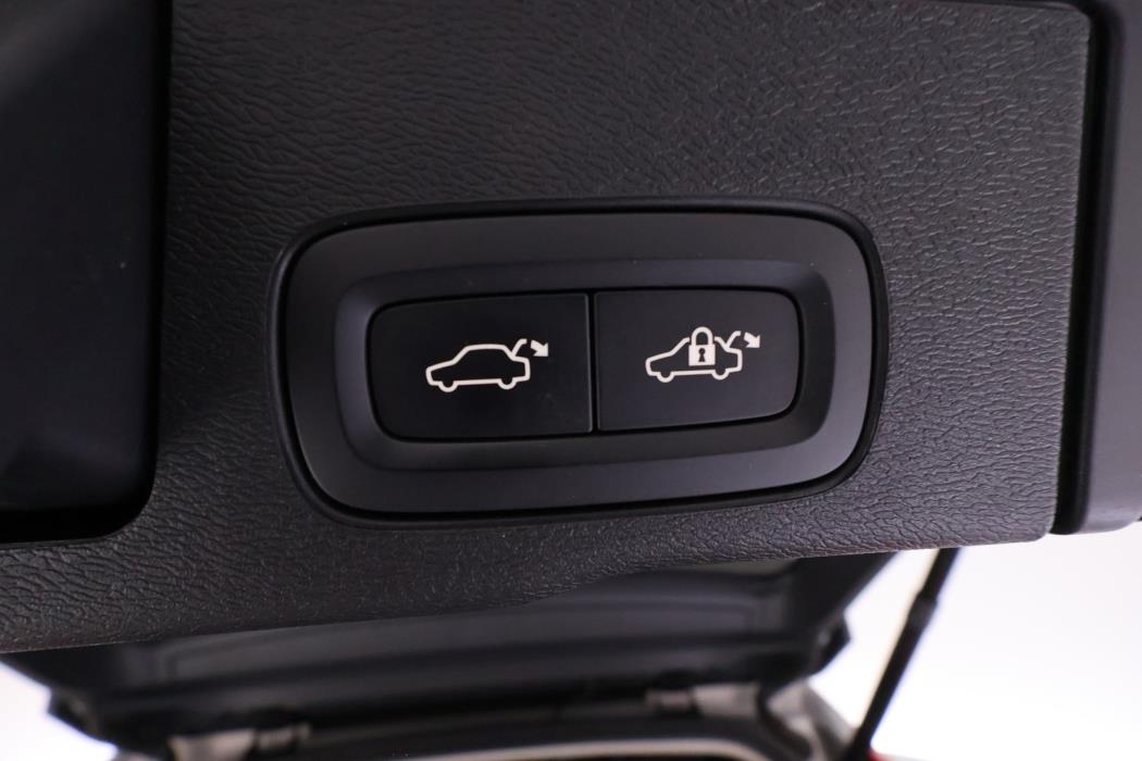 VOLVO XC60 2022