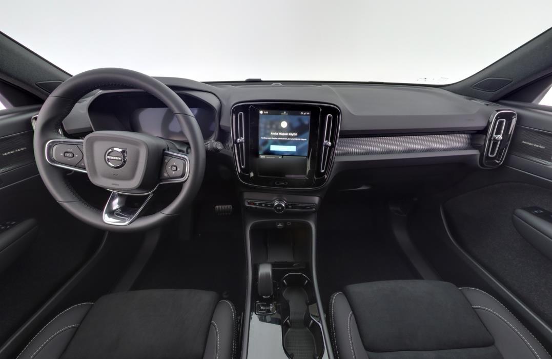 VOLVO EX40 2026