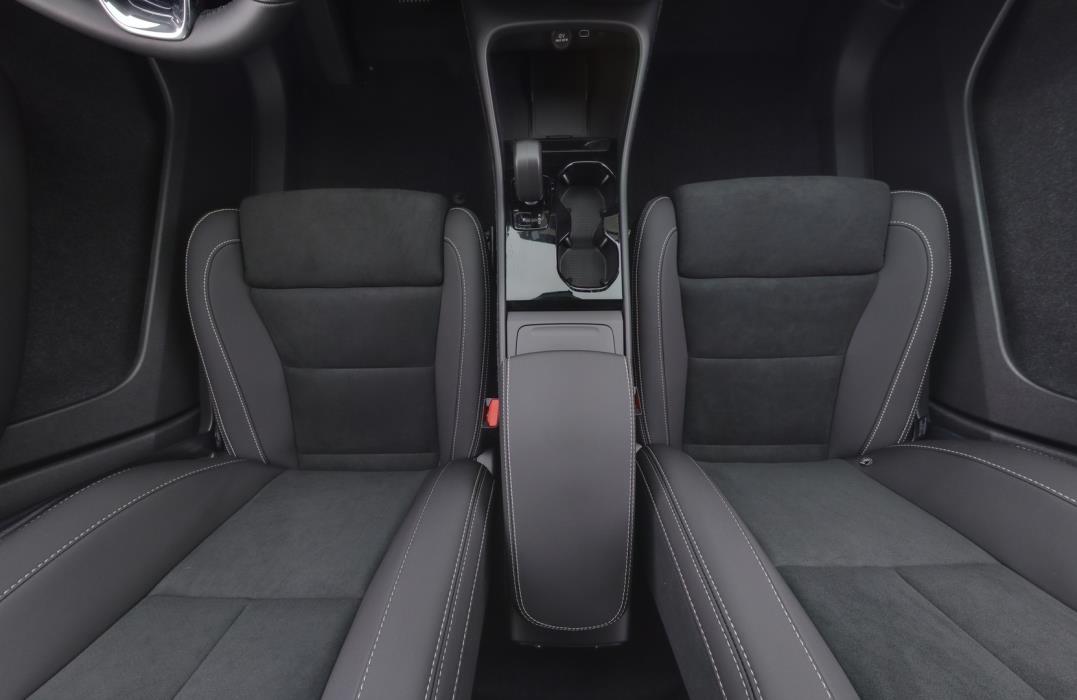 VOLVO EX40 2026