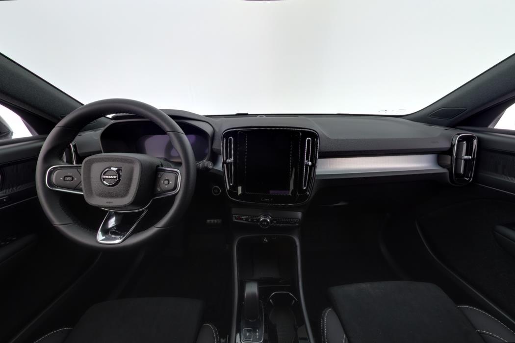 VOLVO XC40 2026
