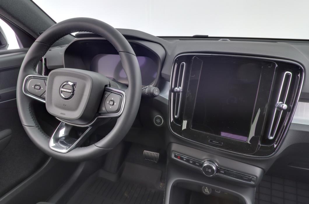 VOLVO XC40 2026