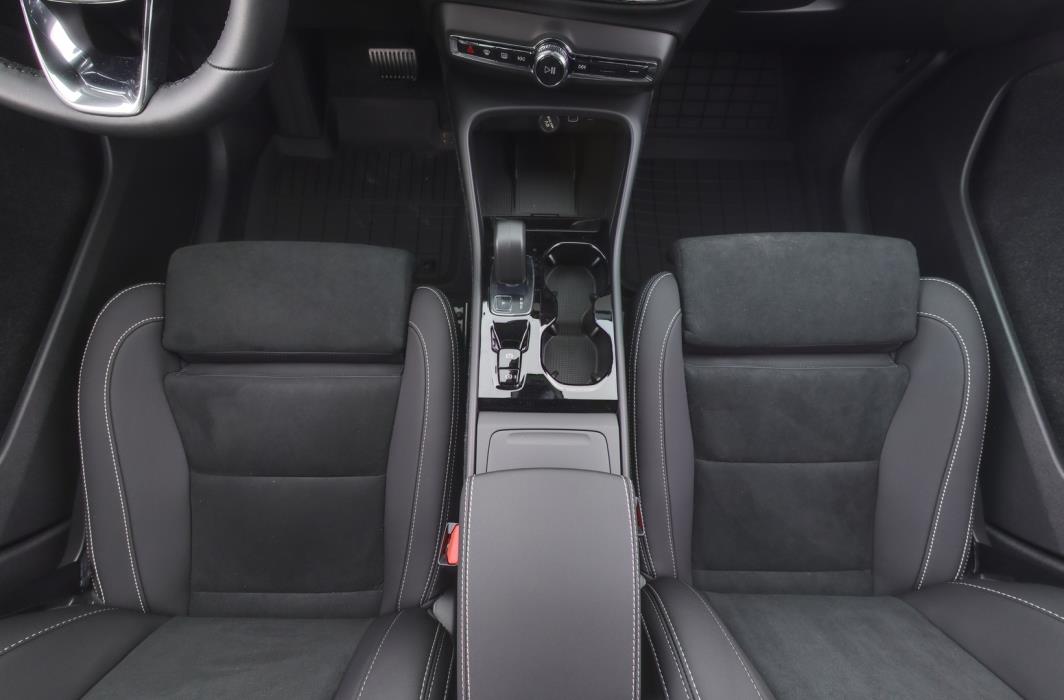 VOLVO XC40 2026