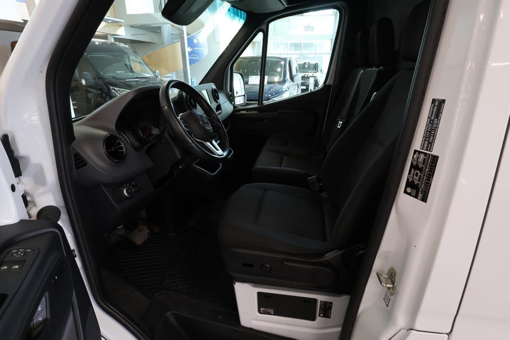 MERCEDES-BENZ Sprinter 2024