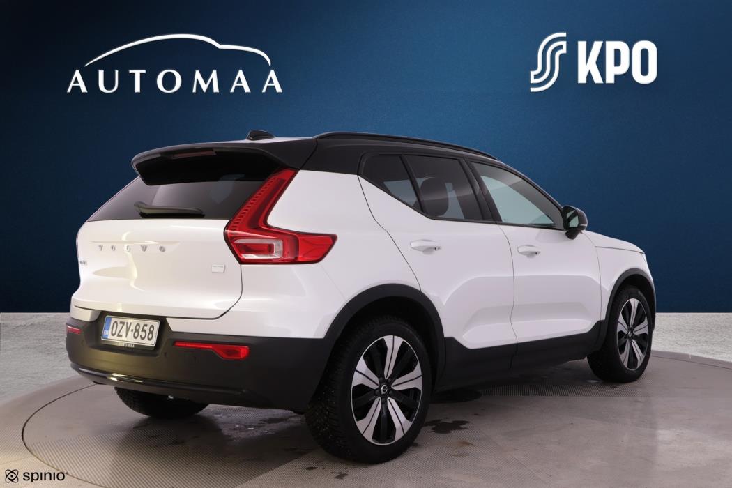 VOLVO XC40 2023