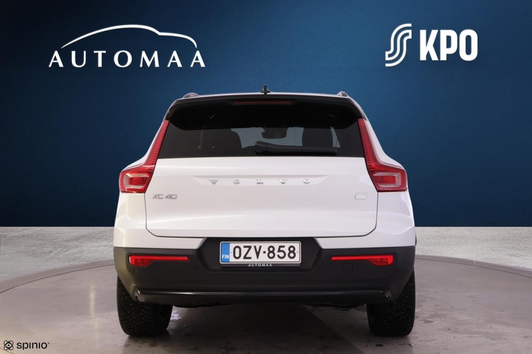 VOLVO XC40 2023