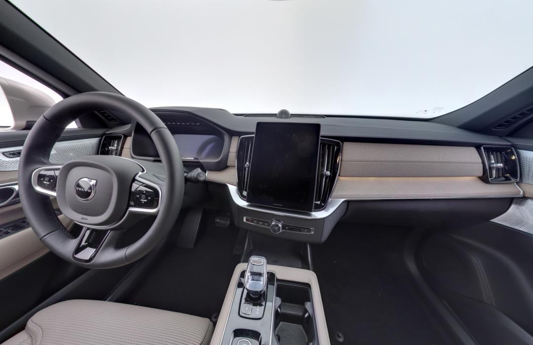 VOLVO XC60 2026