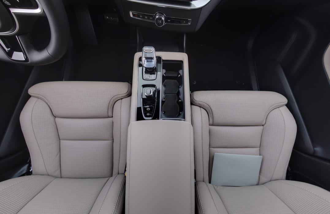 VOLVO XC60 2026