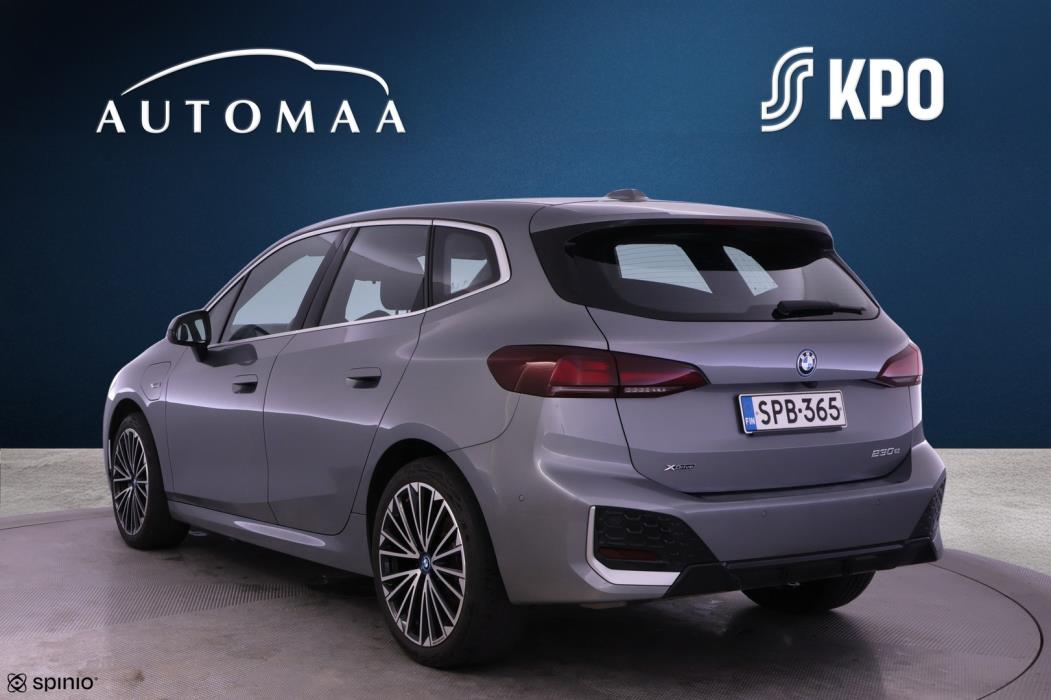 BMW 230 2023