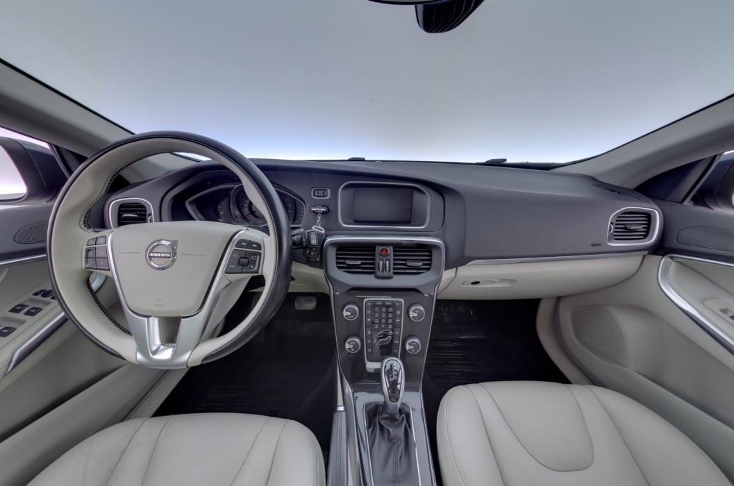 VOLVO V40 2017