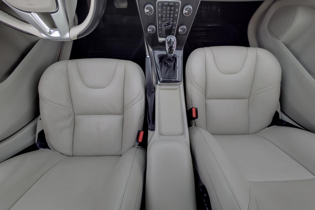 VOLVO V40 2017