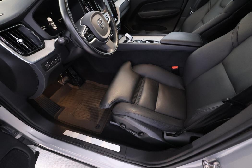 VOLVO XC60 2022