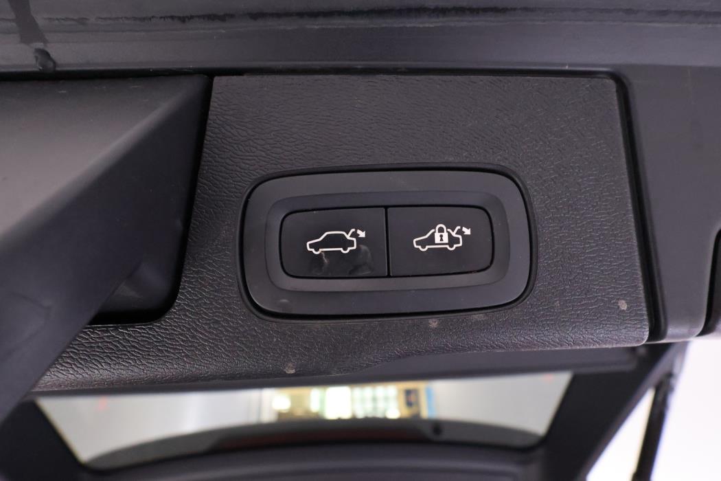 VOLVO XC60 2022