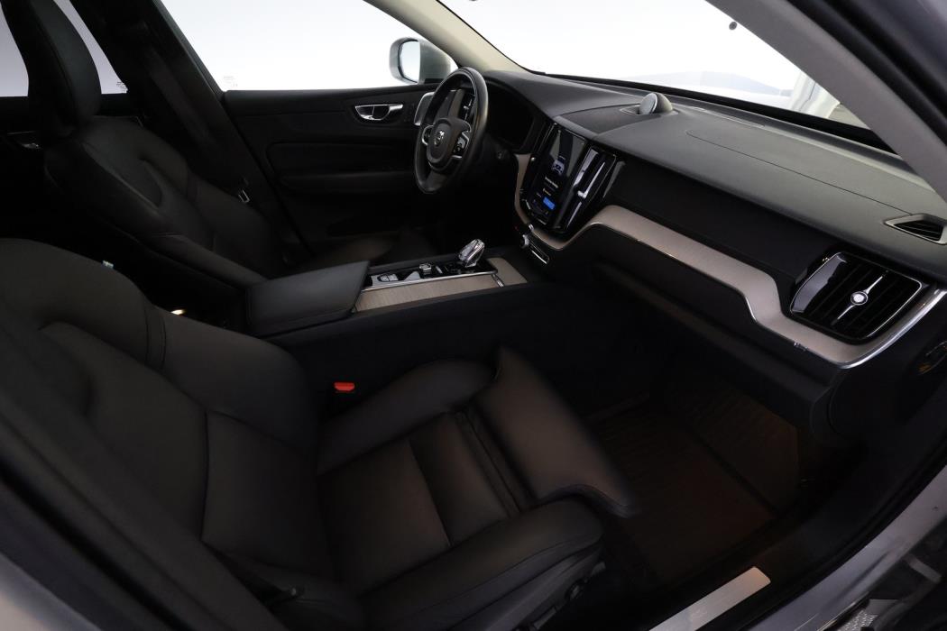 VOLVO XC60 2022