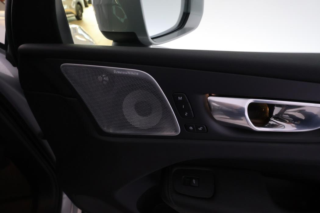 VOLVO XC60 2022