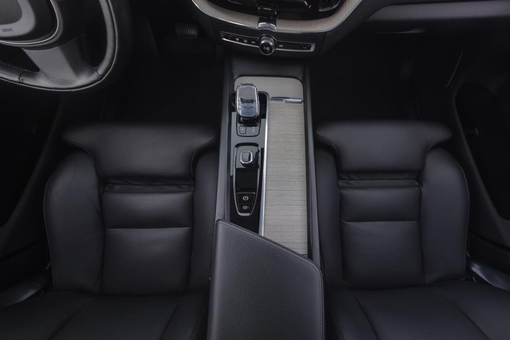 VOLVO XC60 2022