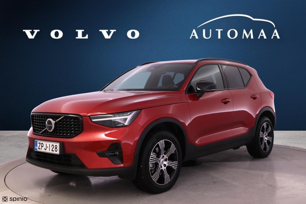 VOLVO XC40 2025
