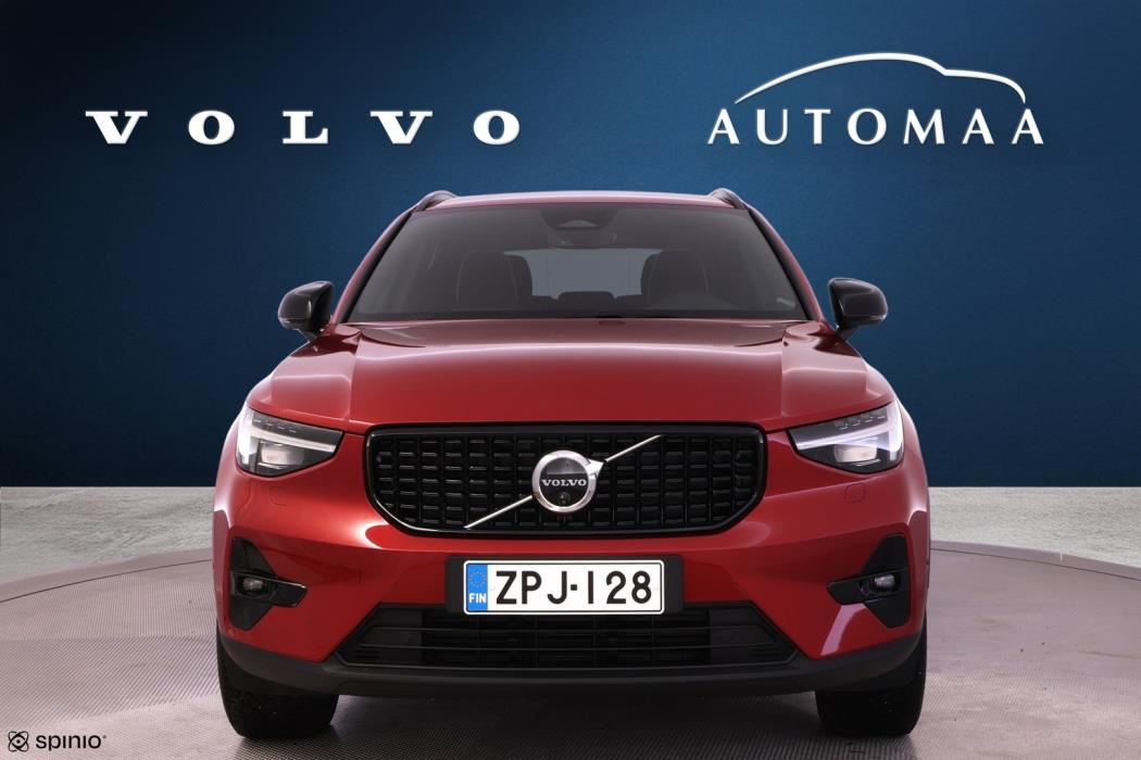 VOLVO XC40 2025
