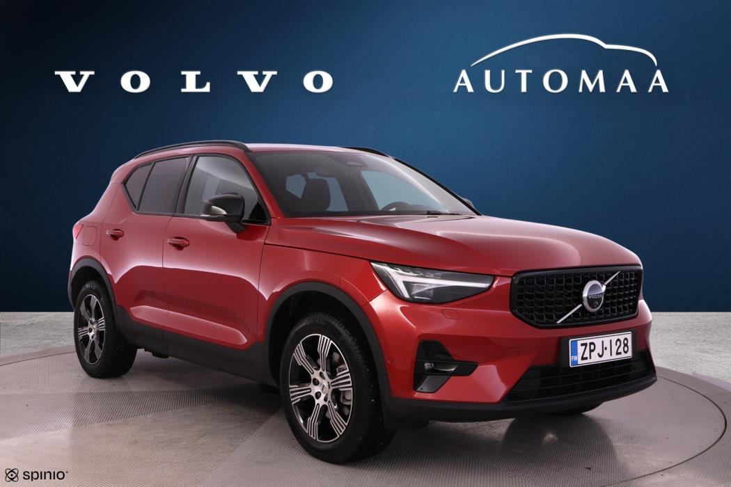 VOLVO XC40 2025