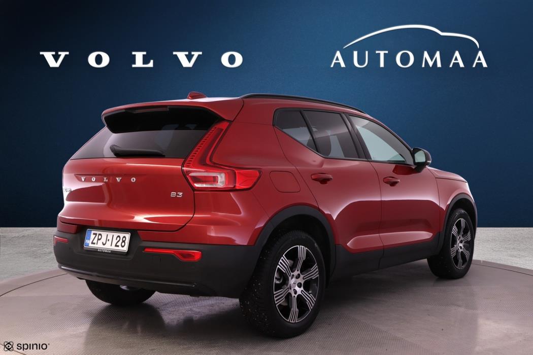 VOLVO XC40 2025