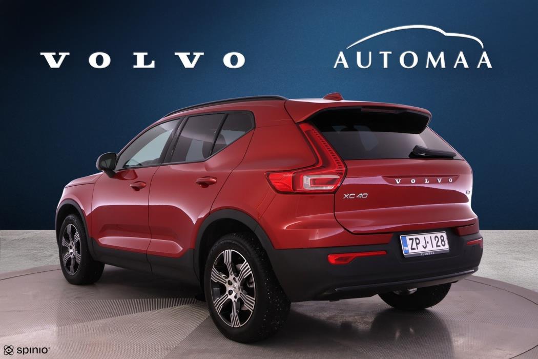 VOLVO XC40 2025