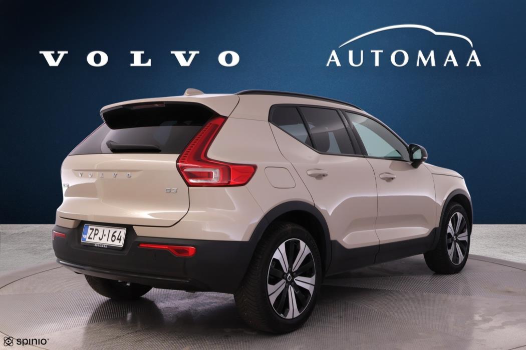 VOLVO XC40 2024
