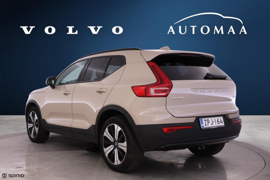 VOLVO XC40 2024
