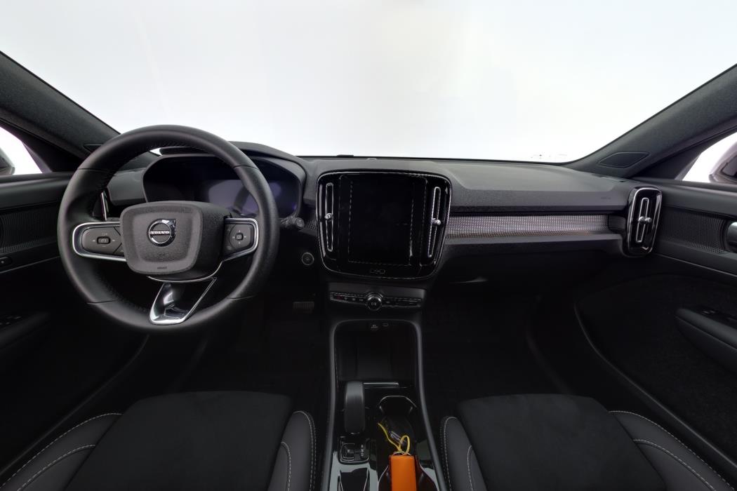 VOLVO XC40 2024