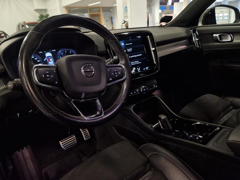 VOLVO XC40 2021