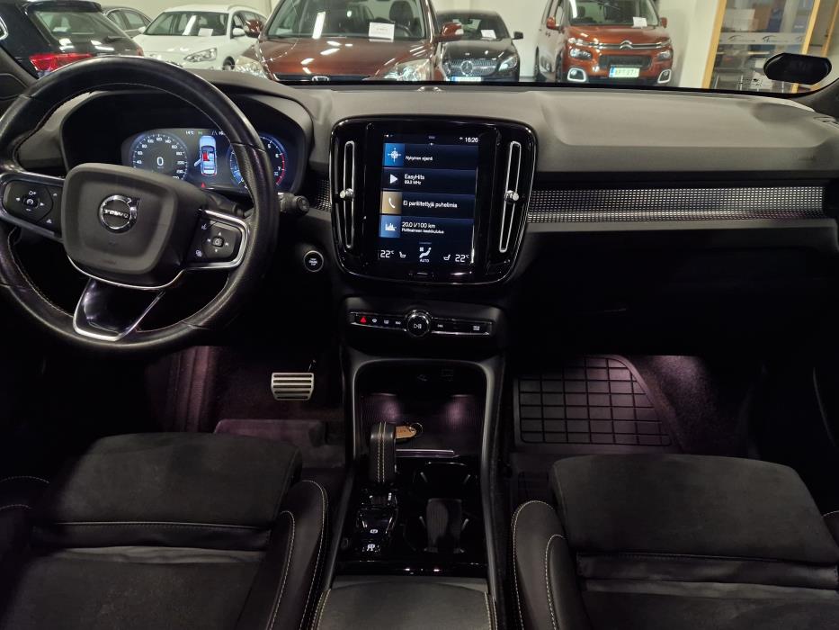 VOLVO XC40 2021