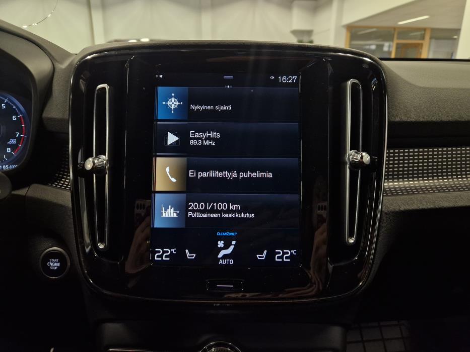 VOLVO XC40 2021