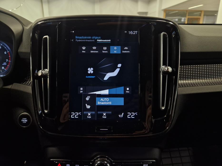 VOLVO XC40 2021
