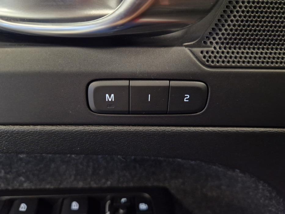 VOLVO XC40 2021
