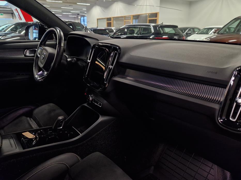 VOLVO XC40 2021