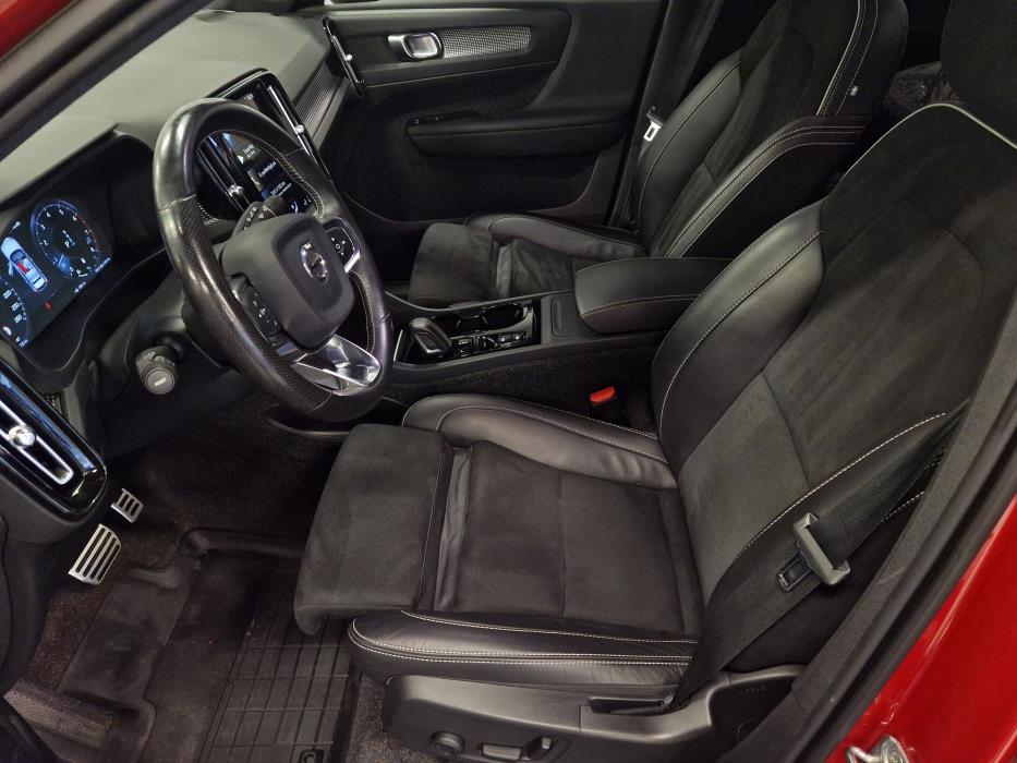 VOLVO XC40 2021