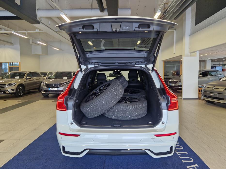 VOLVO XC60 2024