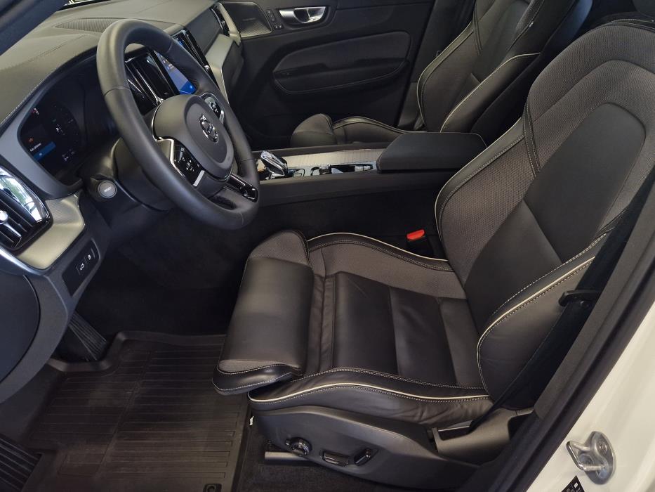 VOLVO XC60 2024