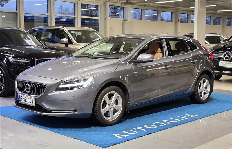 VOLVO V40 2018
