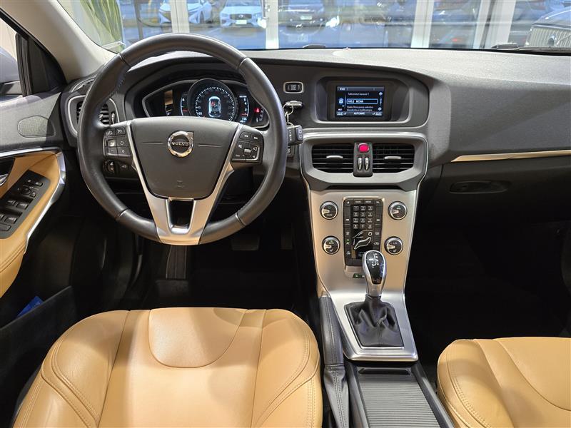 VOLVO V40 2018