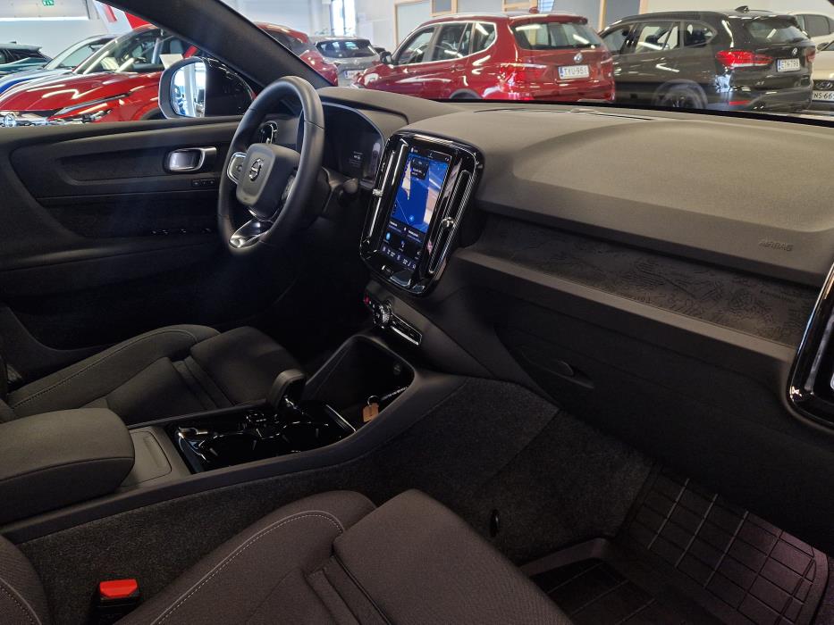 VOLVO C40 2024