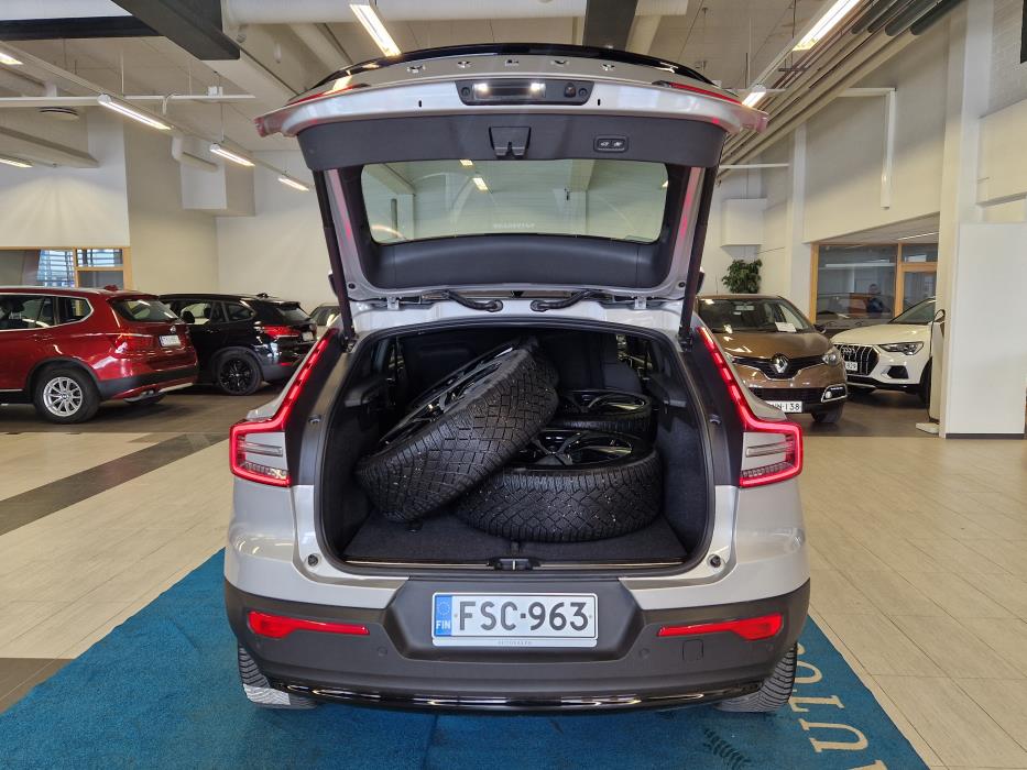 VOLVO C40 2024