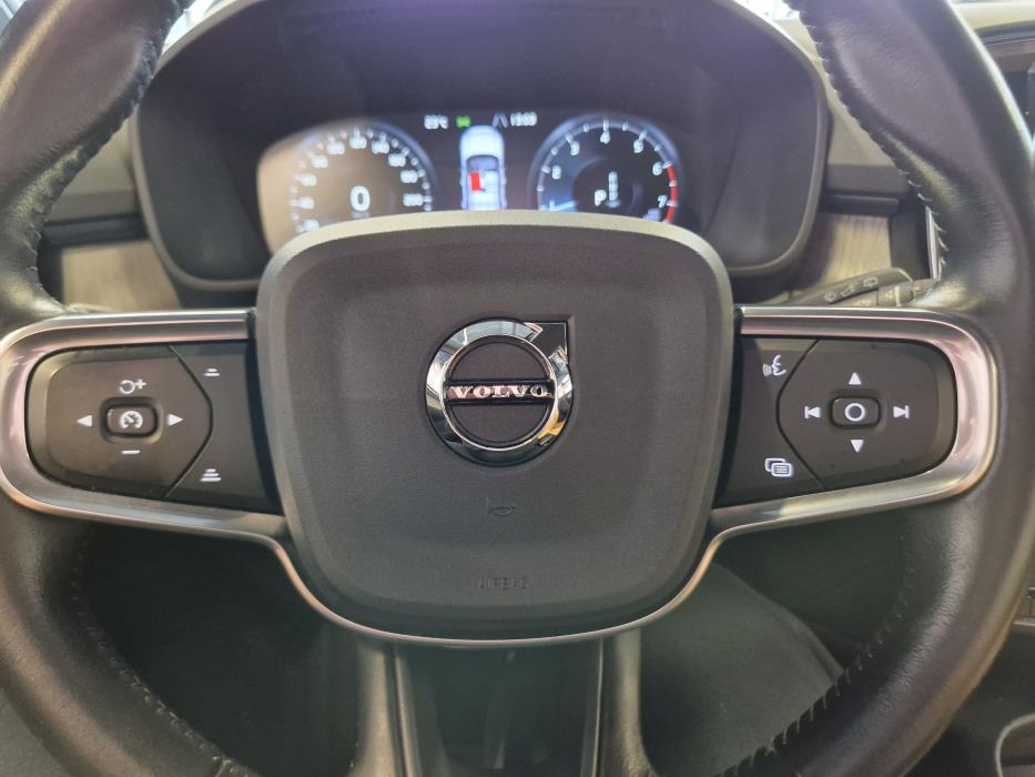 VOLVO XC40 2020