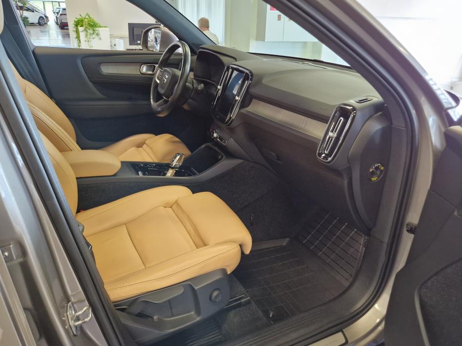 VOLVO XC40 2020
