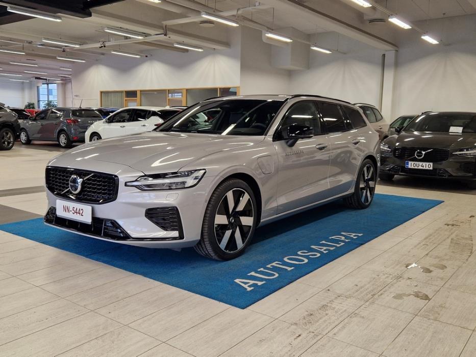 VOLVO V60 2025