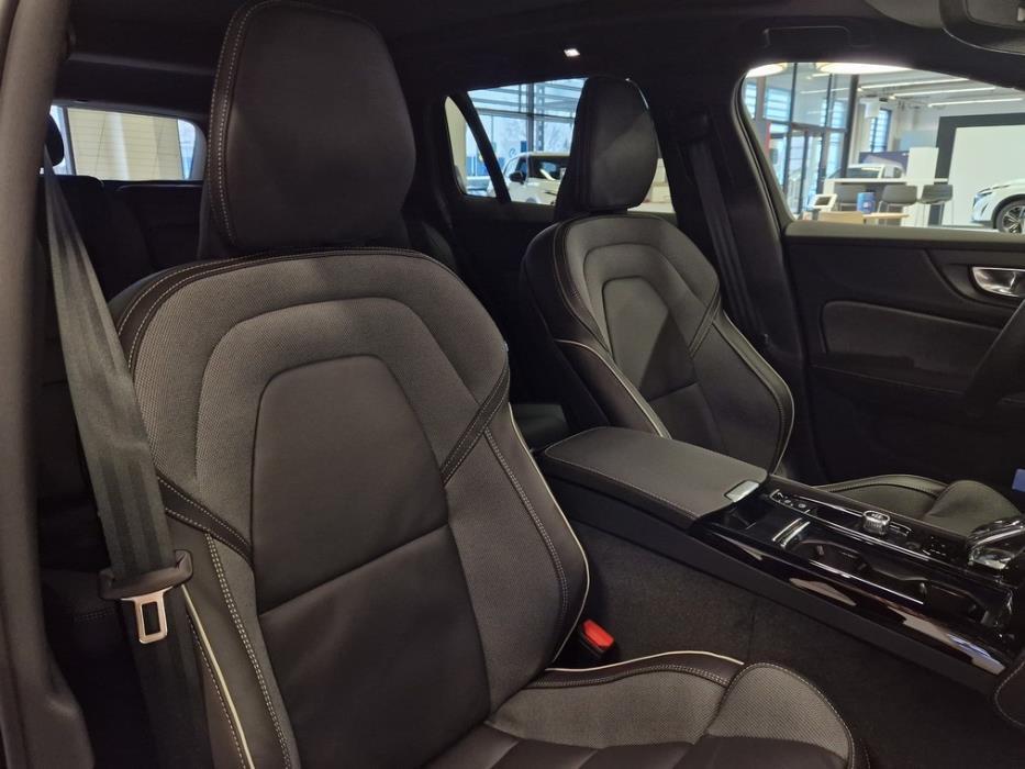 VOLVO V60 2025