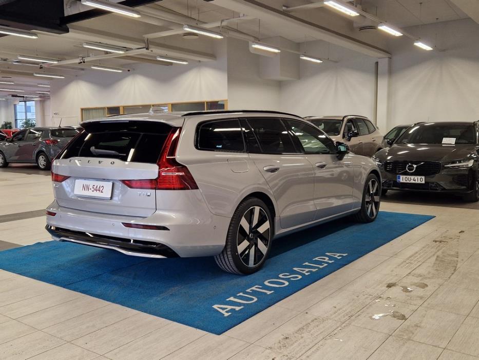 VOLVO V60 2025