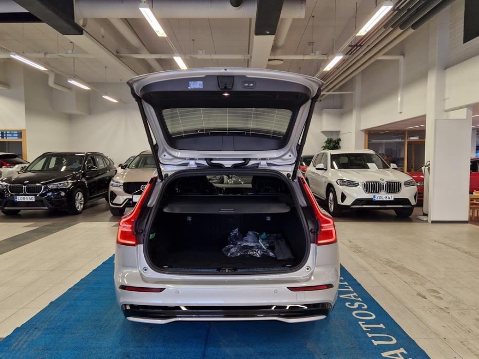 VOLVO V60 2025
