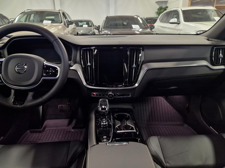 VOLVO V60 2025