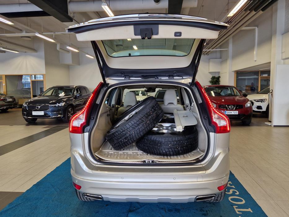 VOLVO XC60 2017