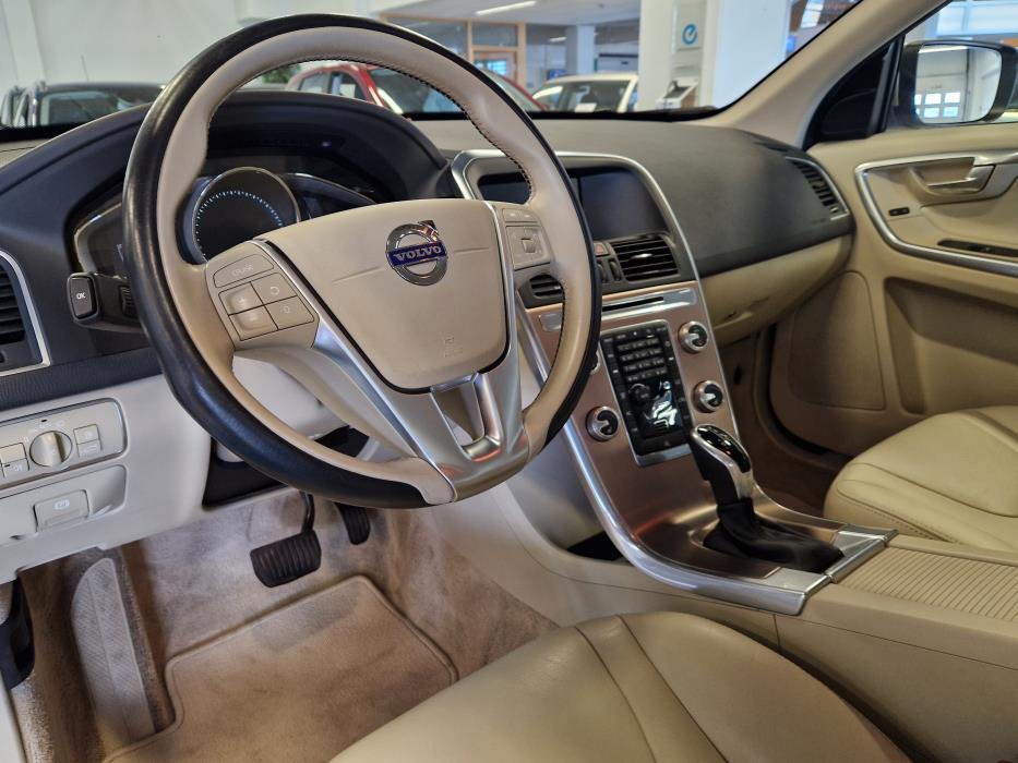 VOLVO XC60 2017